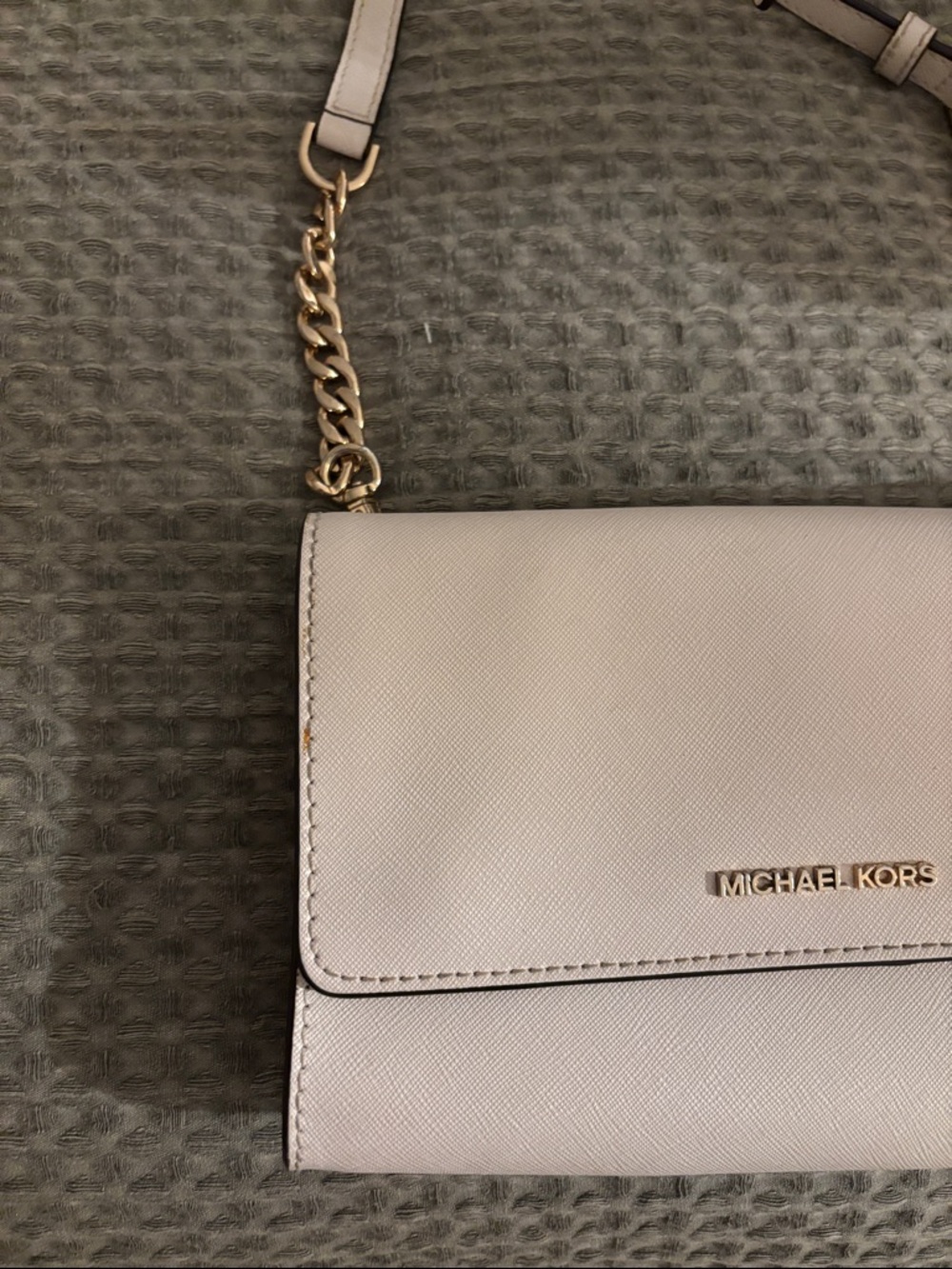 Michael Kors Cream Leather Crossbody Bag with Gold Hardware - Picture 2 of 7